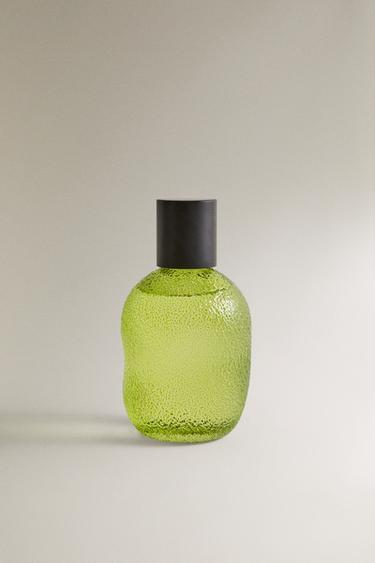 (190 ML) BERGAMOT & SANDALWOOD FABRIC FRESHENER SPRAY - Ecru / Green by Zara