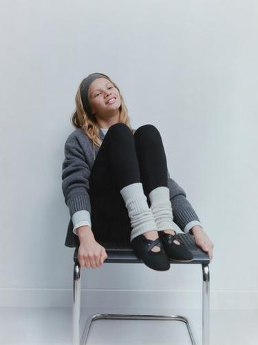 LEGGINGS MIT RIPPENMUSTER UND ETIKETT - Schwarz von Zara
