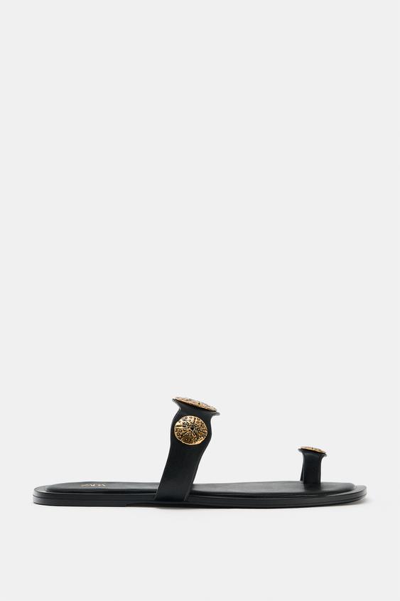 SANDALES PLATES À DÉTAILS MÉTALLIQUES - Noir de Zara - Image 0