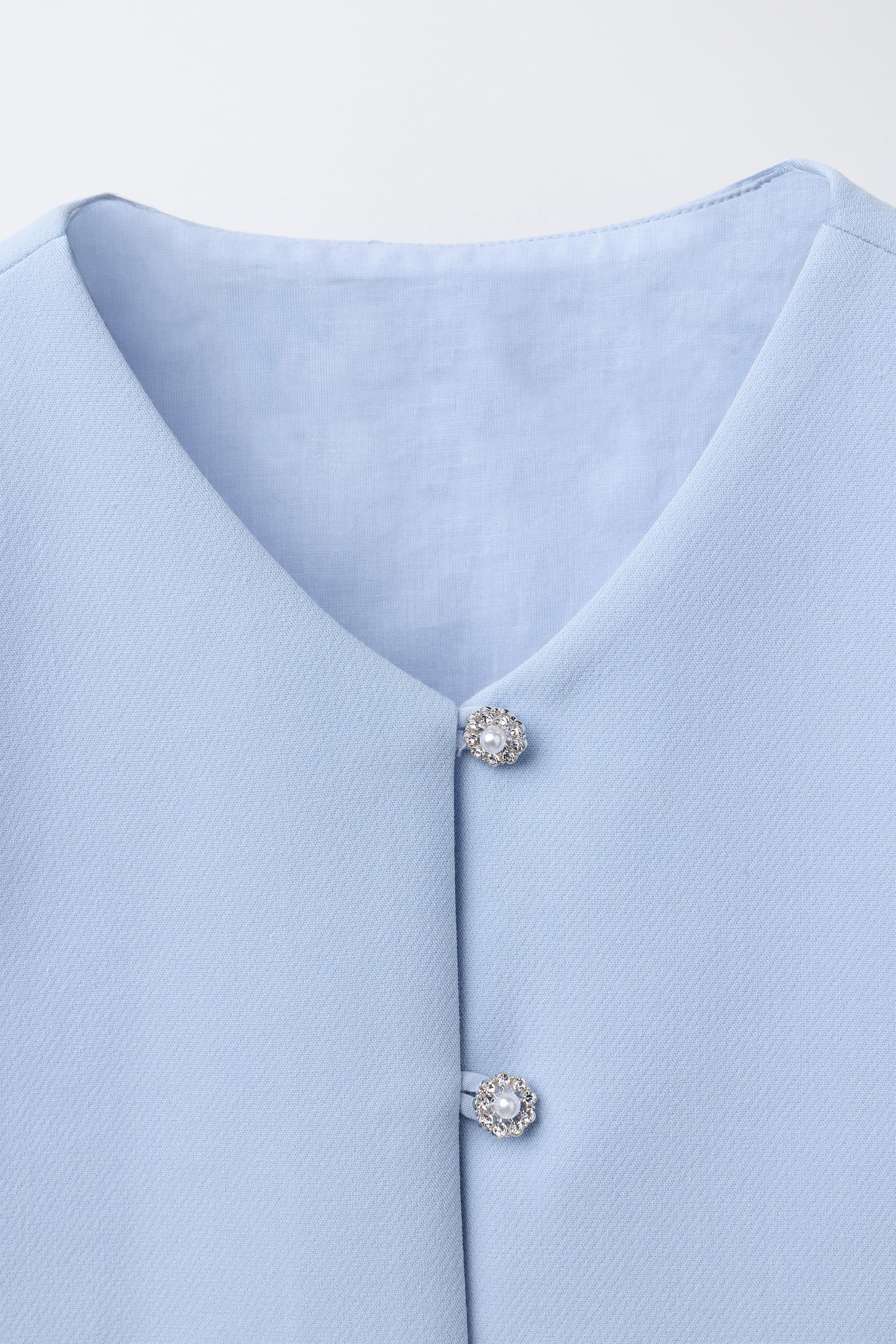 TOP AVEC BOUTON BIJOU