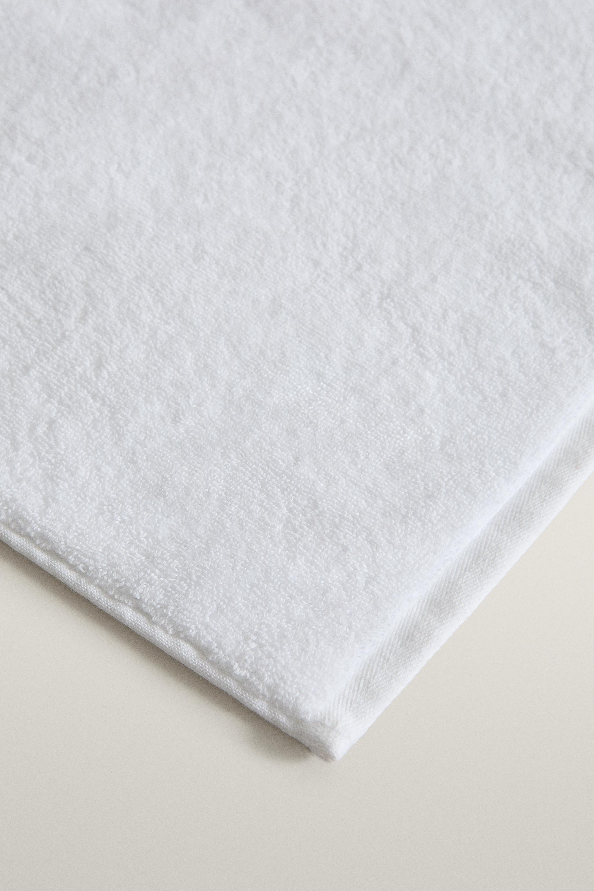 EXTRA SOFT COTTON BATH TOWEL (700 GSM)