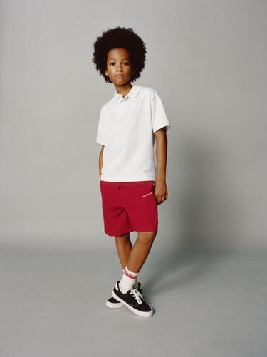 BERMUDA MOLLETON DROIT INSCRIPTION RELIEF - Rouge foncé de Zara