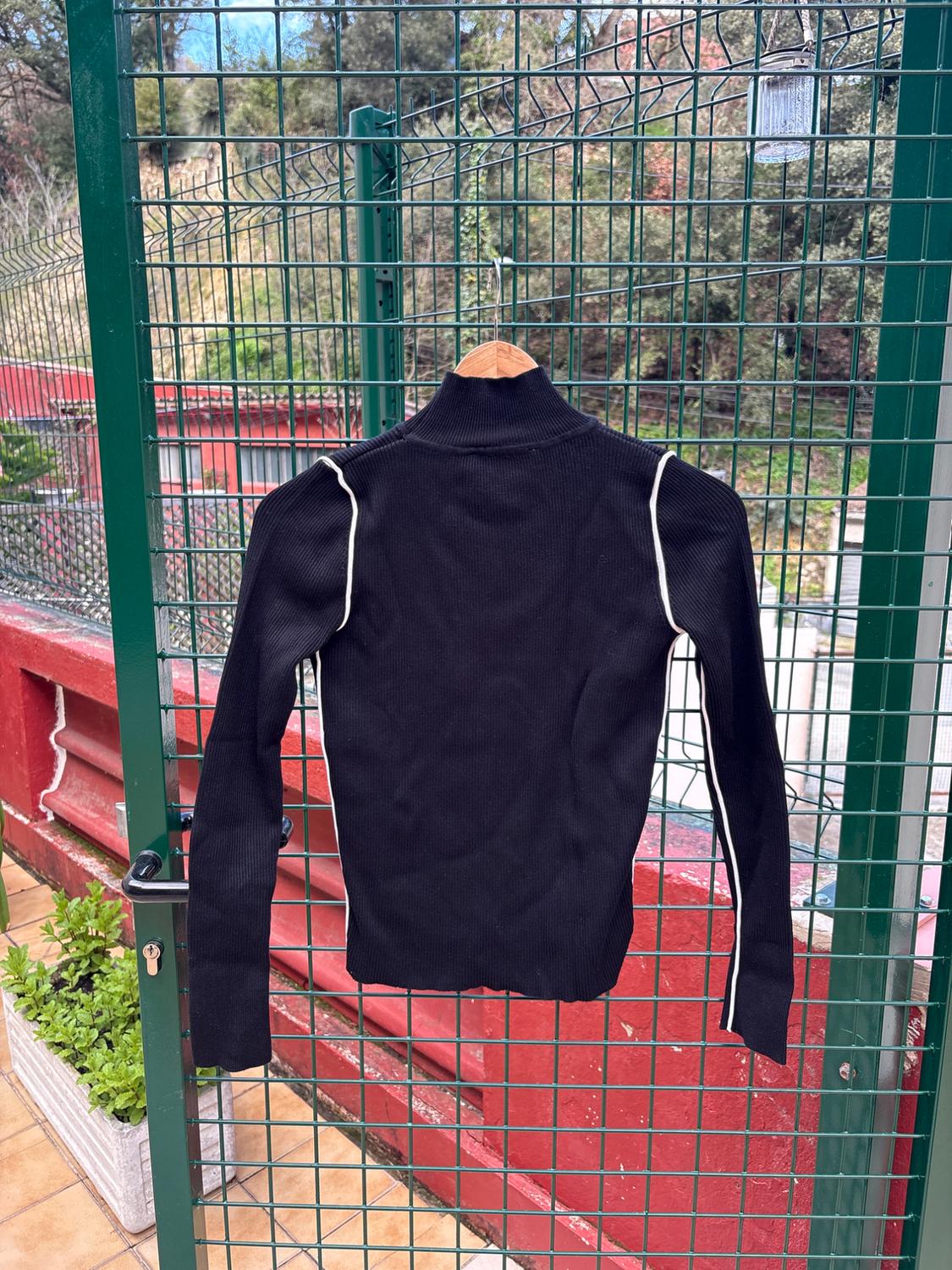 SWEATER WITH CONTRASTING PIPING - Image 3