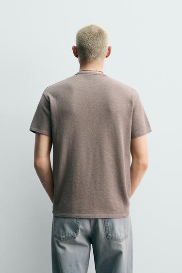 T-SHIRT EN MAILLE LAVÉE À PIÈCES - Gris taupe de Zara - Image 2