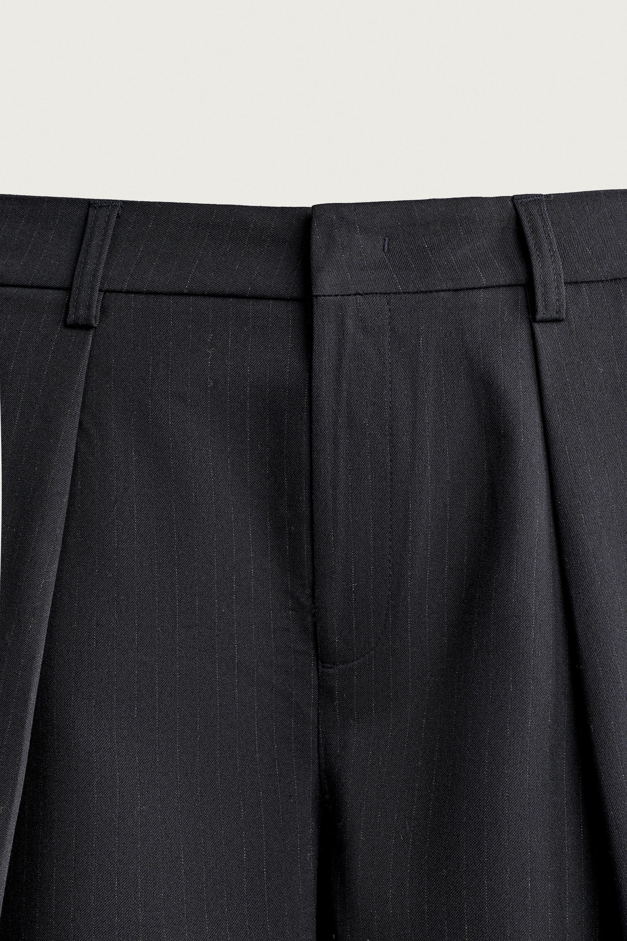 PANTALON COUPE LARGE À PLIS INVERSÉS