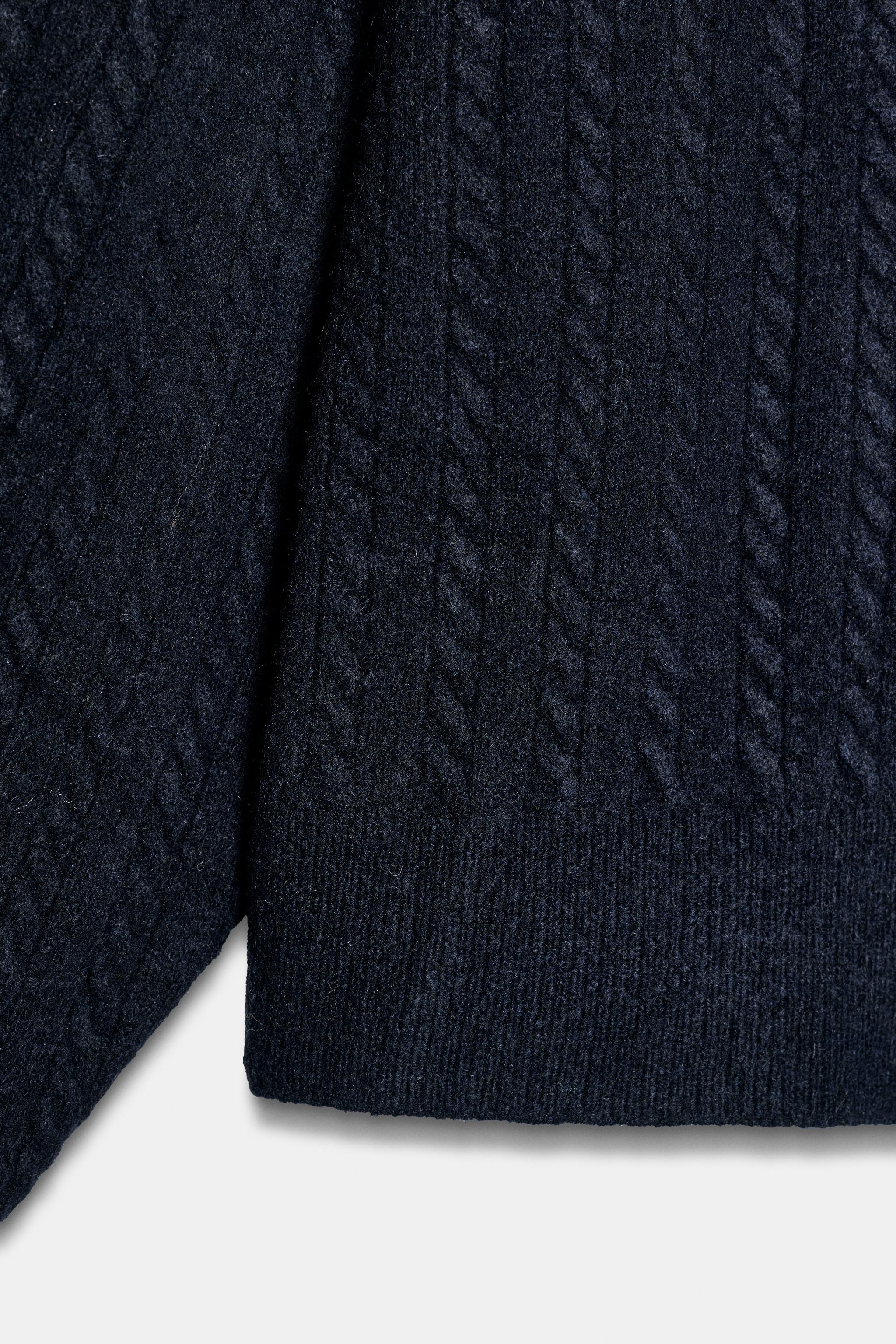 PULL EN MAILLE À TORSADES