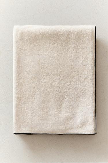 OVERLOCK COTTON BATH TOWEL - Sand / Black by Zara