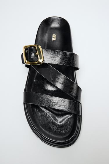 FLACHE SANDALE MIT SCHNALLEN - Schwarz von Zara