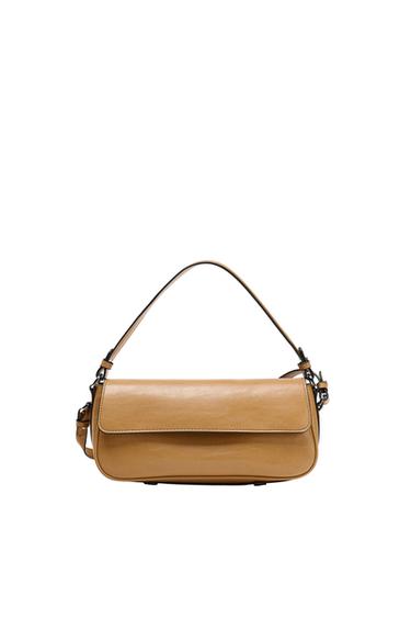 Camel-coloured handbag with an adjustable strap and flap closure. White background. Minimalist and elegant design.