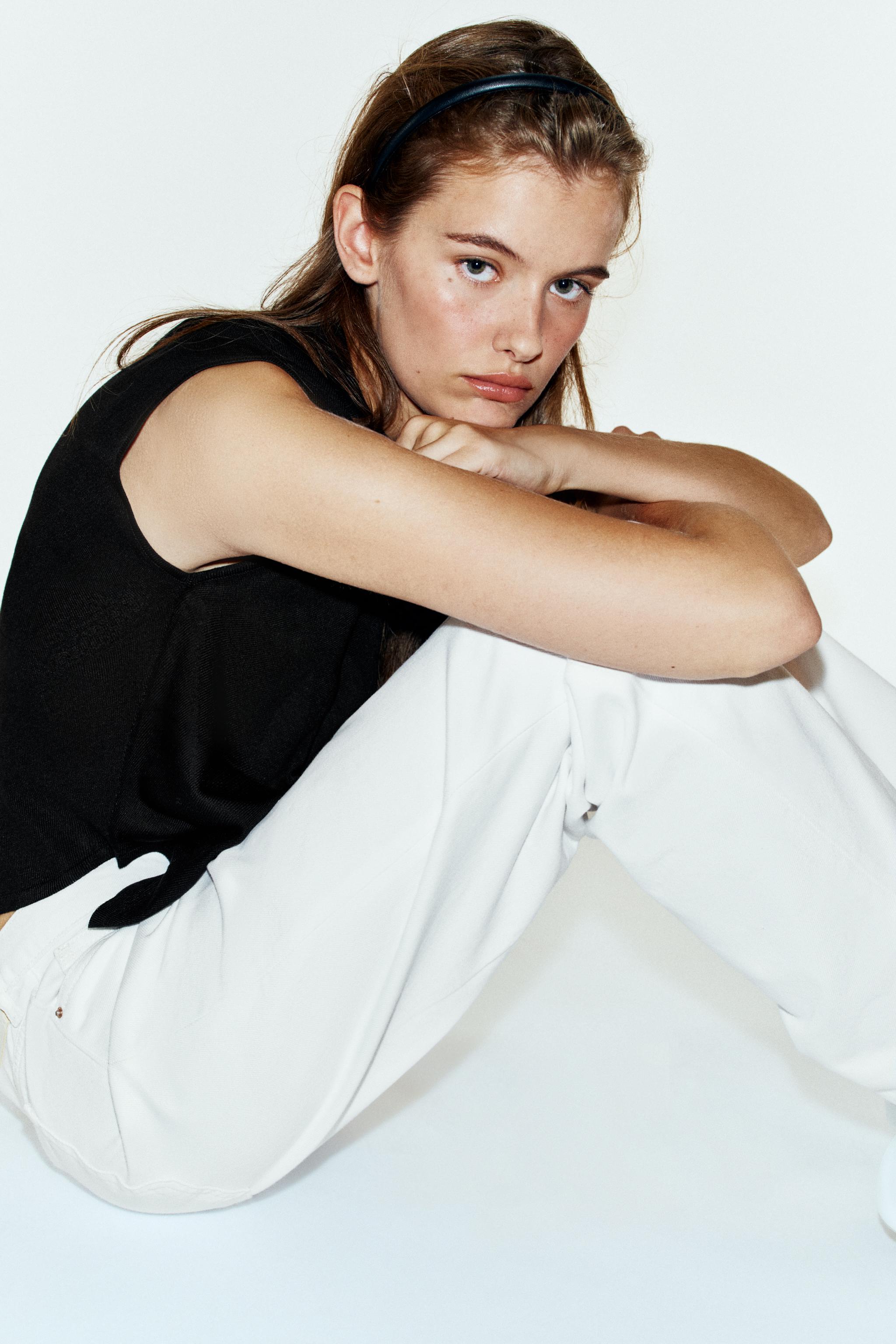 ASYMMETRIC KNIT TOP