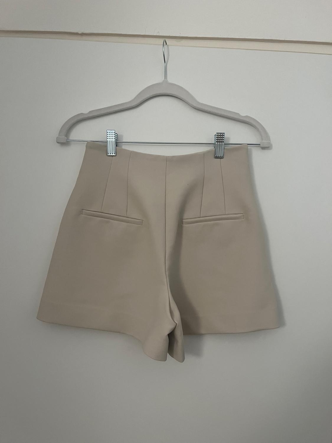 HIGH WAISTED SHORTS - Image 2