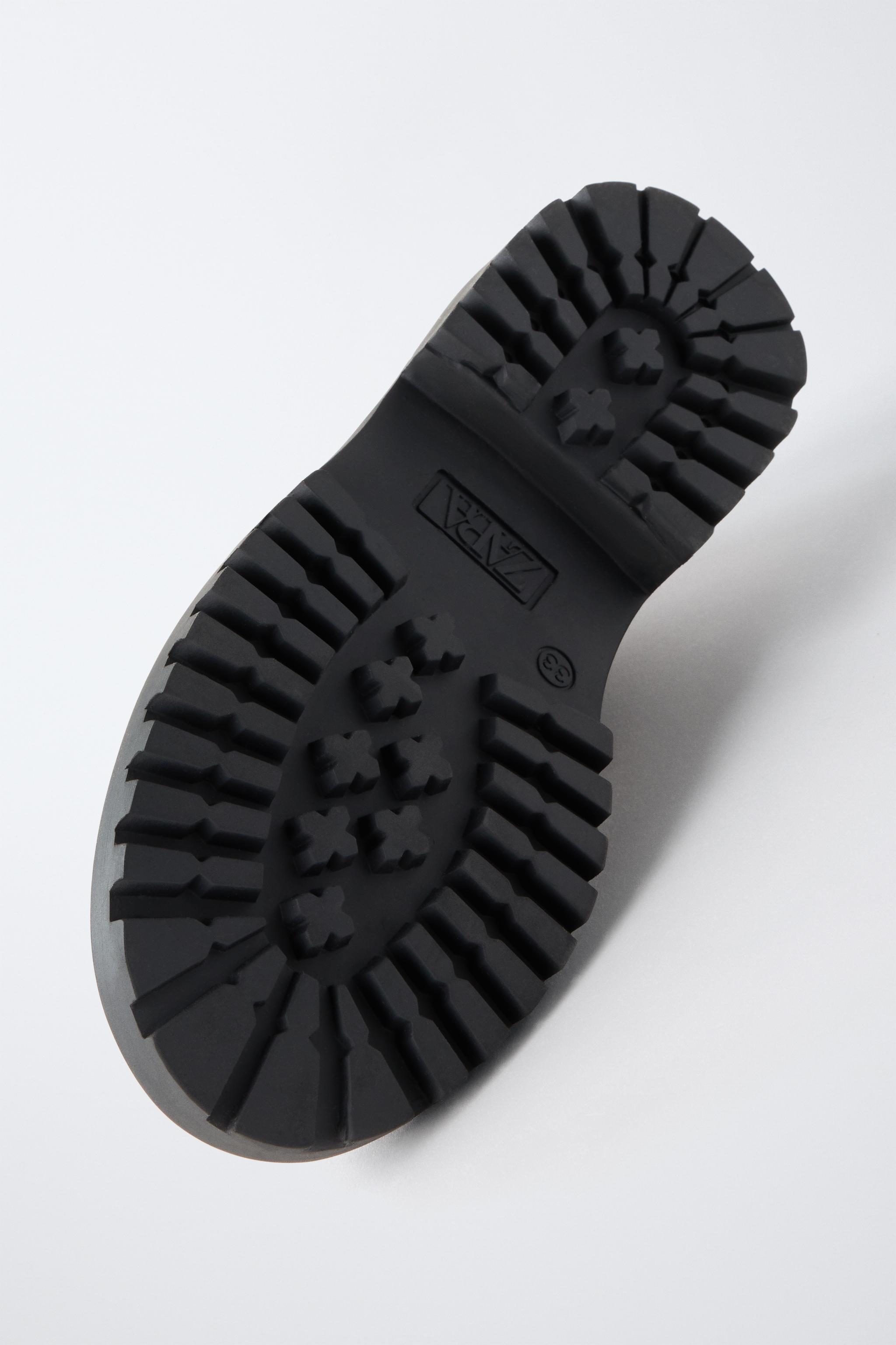 LEATHER CHELSEA ANKLE BOOTS