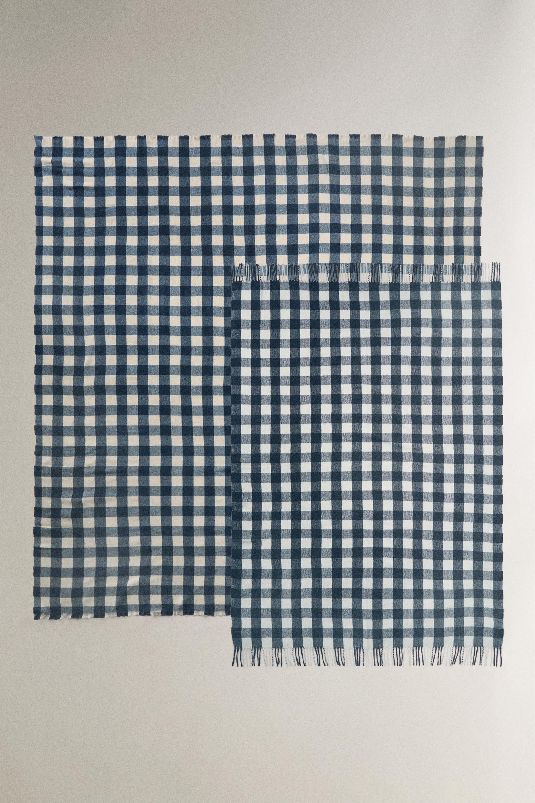 CHECKED THROW WITH FRINGING — Blue