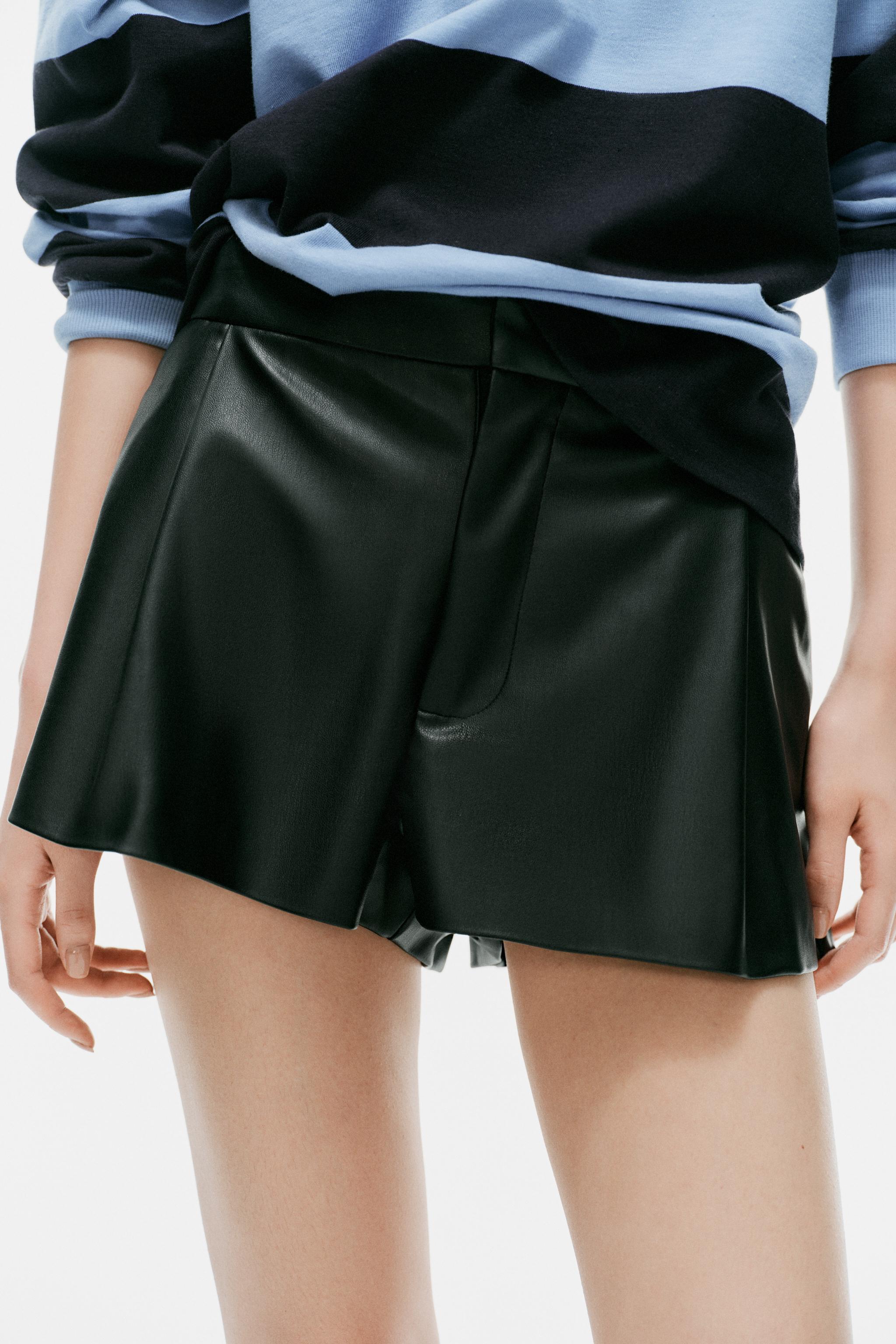 PLEATED SHORTS