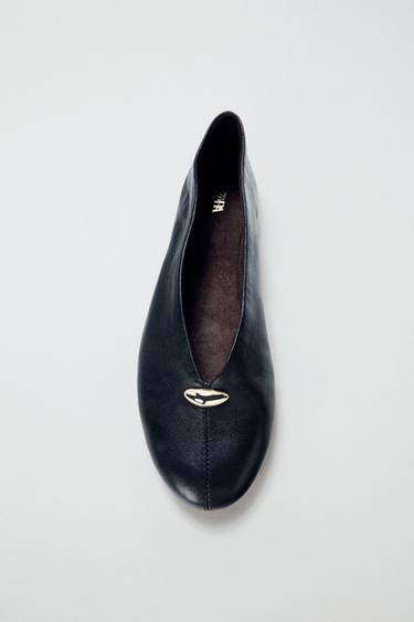 BALLERINES EN CUIR AVEC APPLIQUE - Noir de Zara