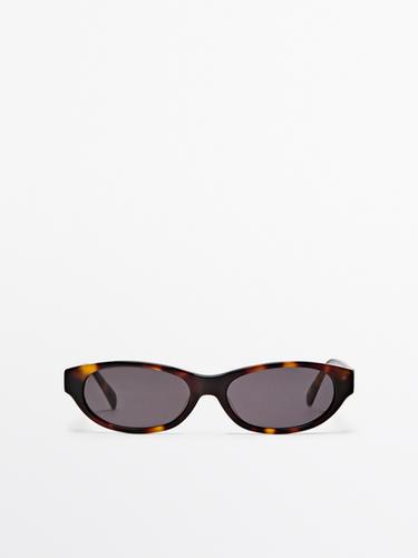 Lunettes de soleil étroites effet écaille - Marron de Zara - Image 0
