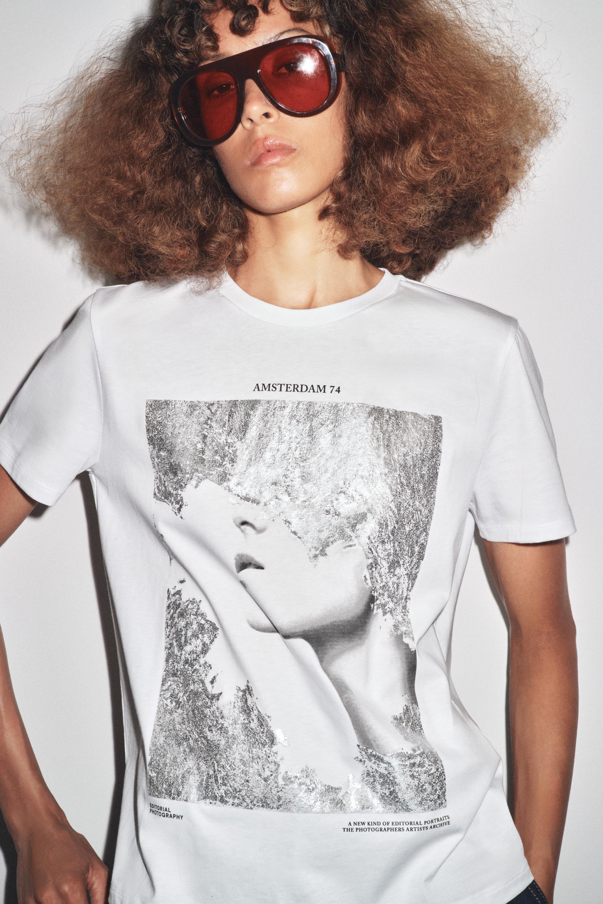 ZARA ゴールドで存在感 メタリックプリント柄Tシャツ ZARA♡メタリックプリント柄Tシャツ♡ホワイトxゴールド♡L