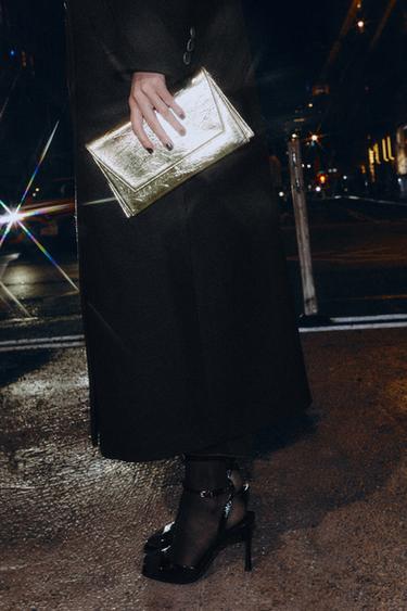 EMBOSSED FLAP BAG - Gold by Zara