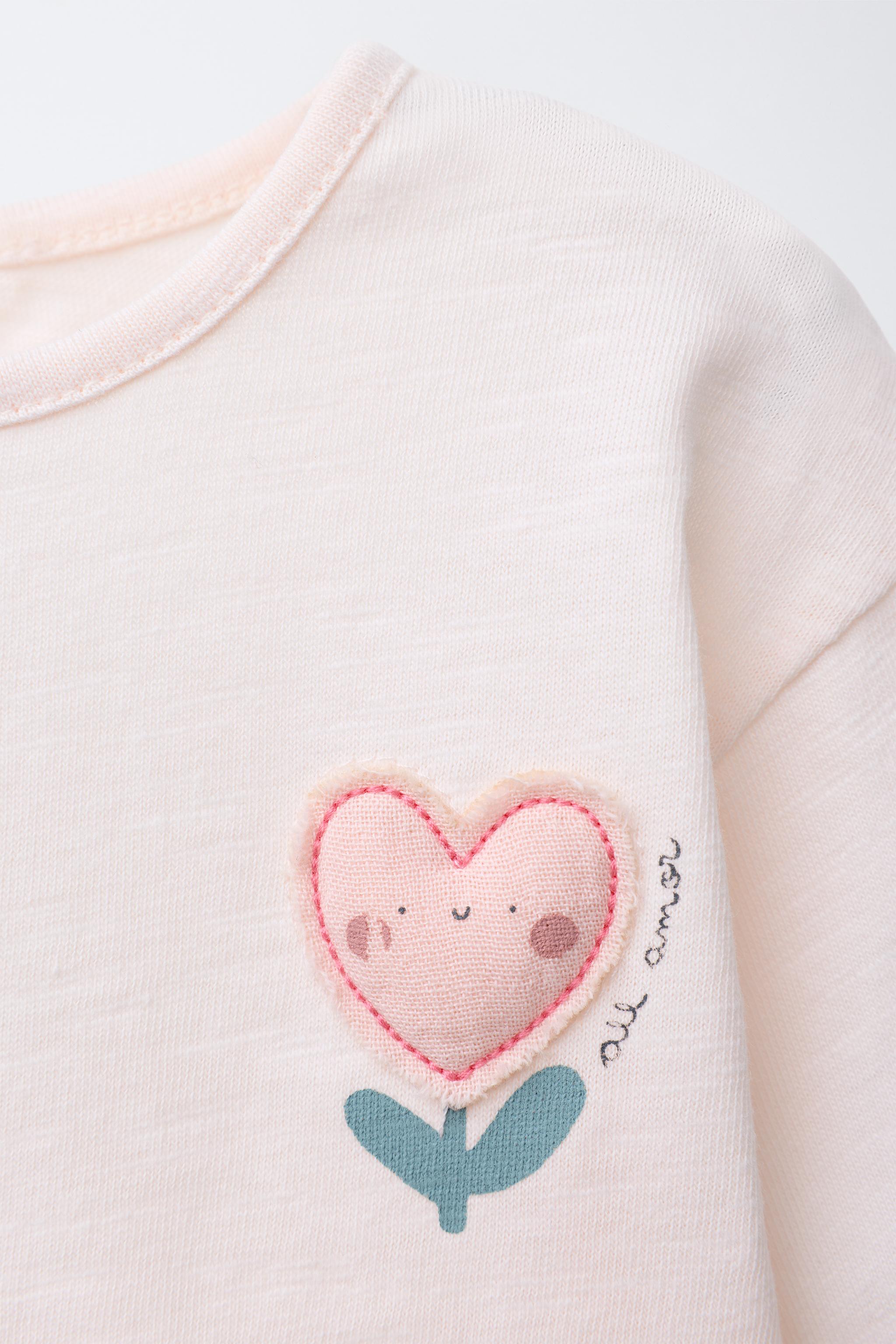 T-SHIRT AVEC APPLIQUE FLEUR CŒUR