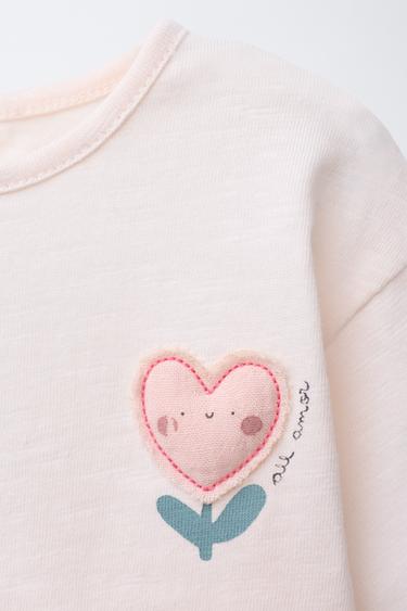 T-SHIRT AVEC APPLIQUE FLEUR CŒUR - Rose clair de Zara - Image 2