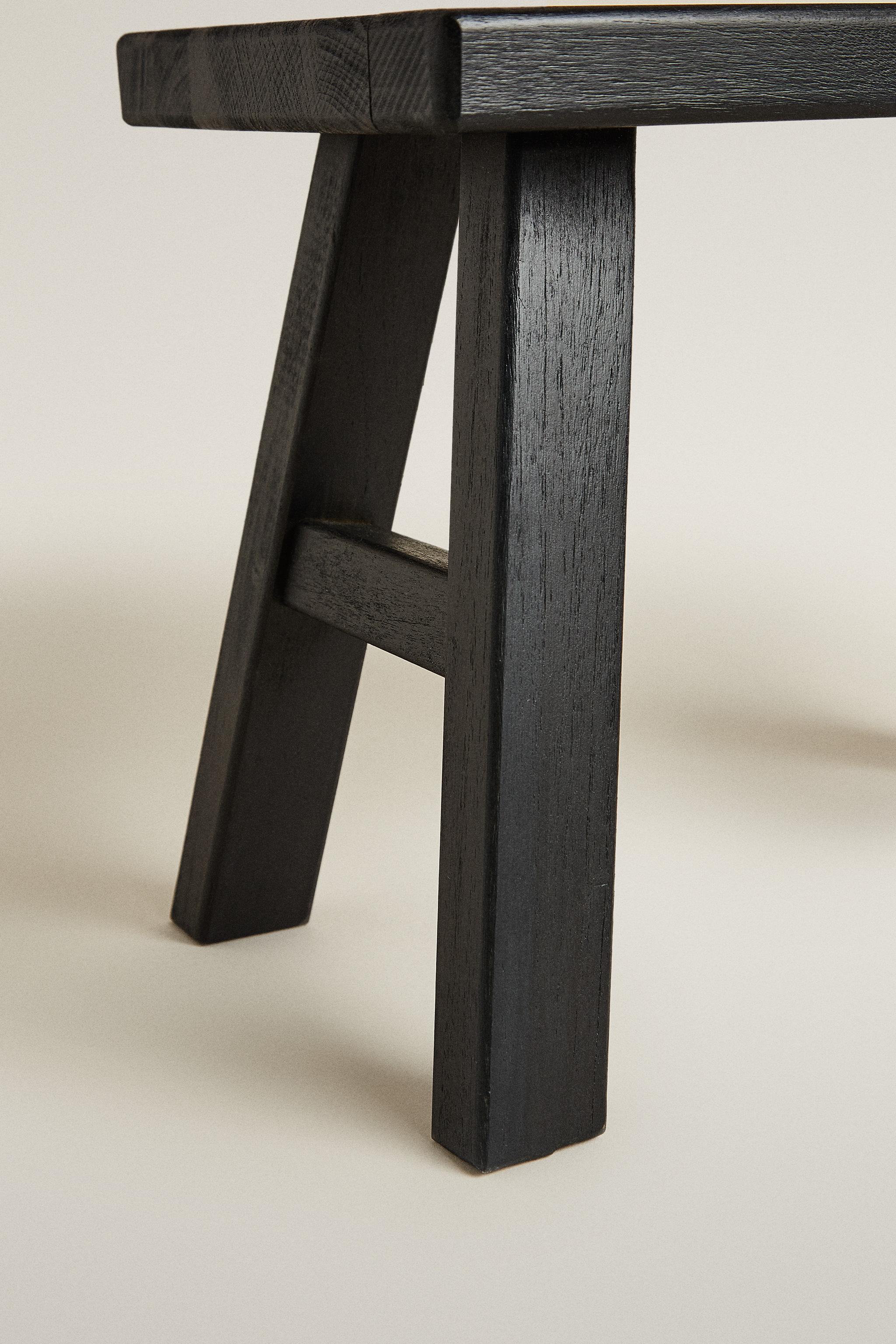 SMALL WOOD STOOL