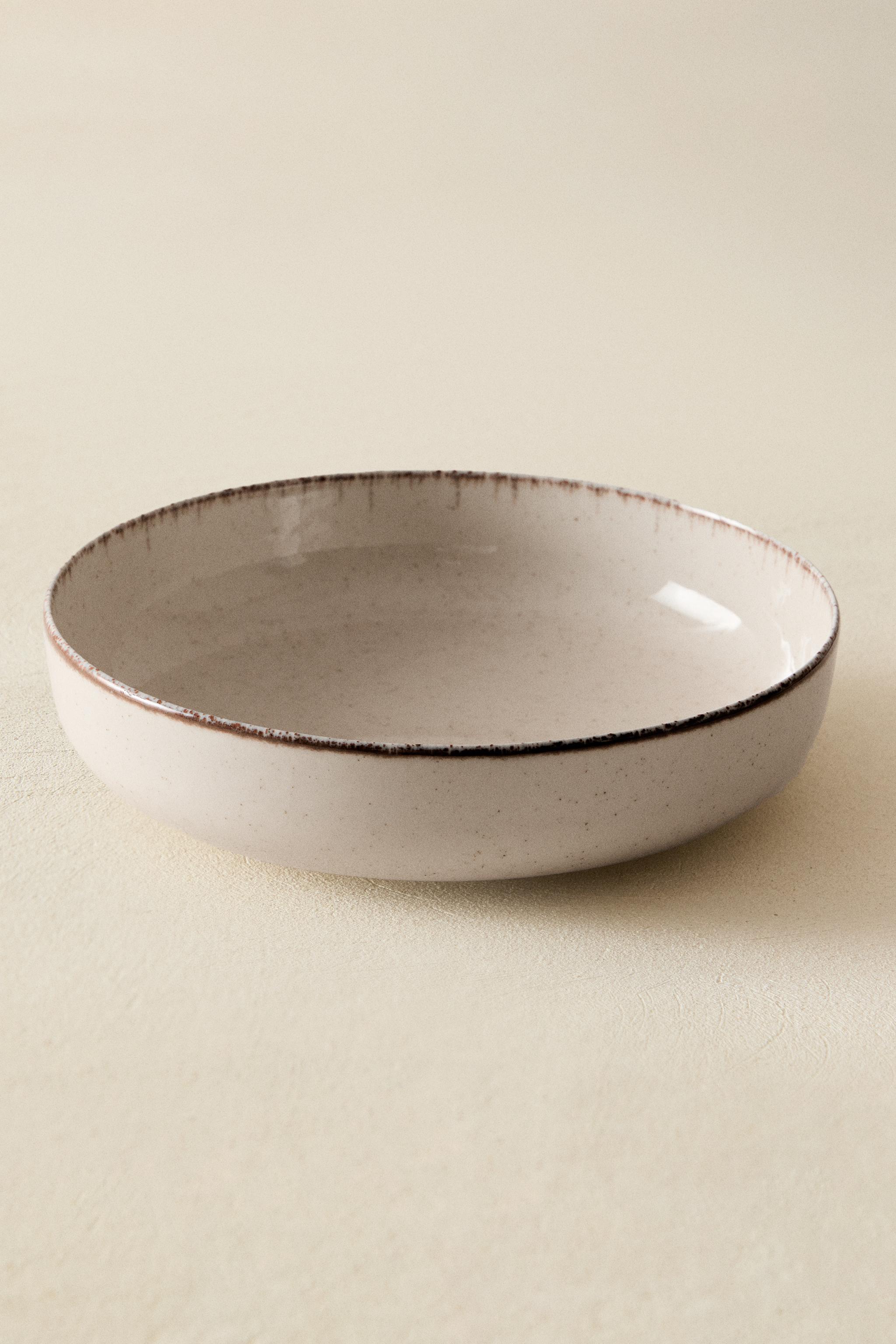 PORCELAIN SOUP PLATE WITH ANTIQUE FINISH RIM