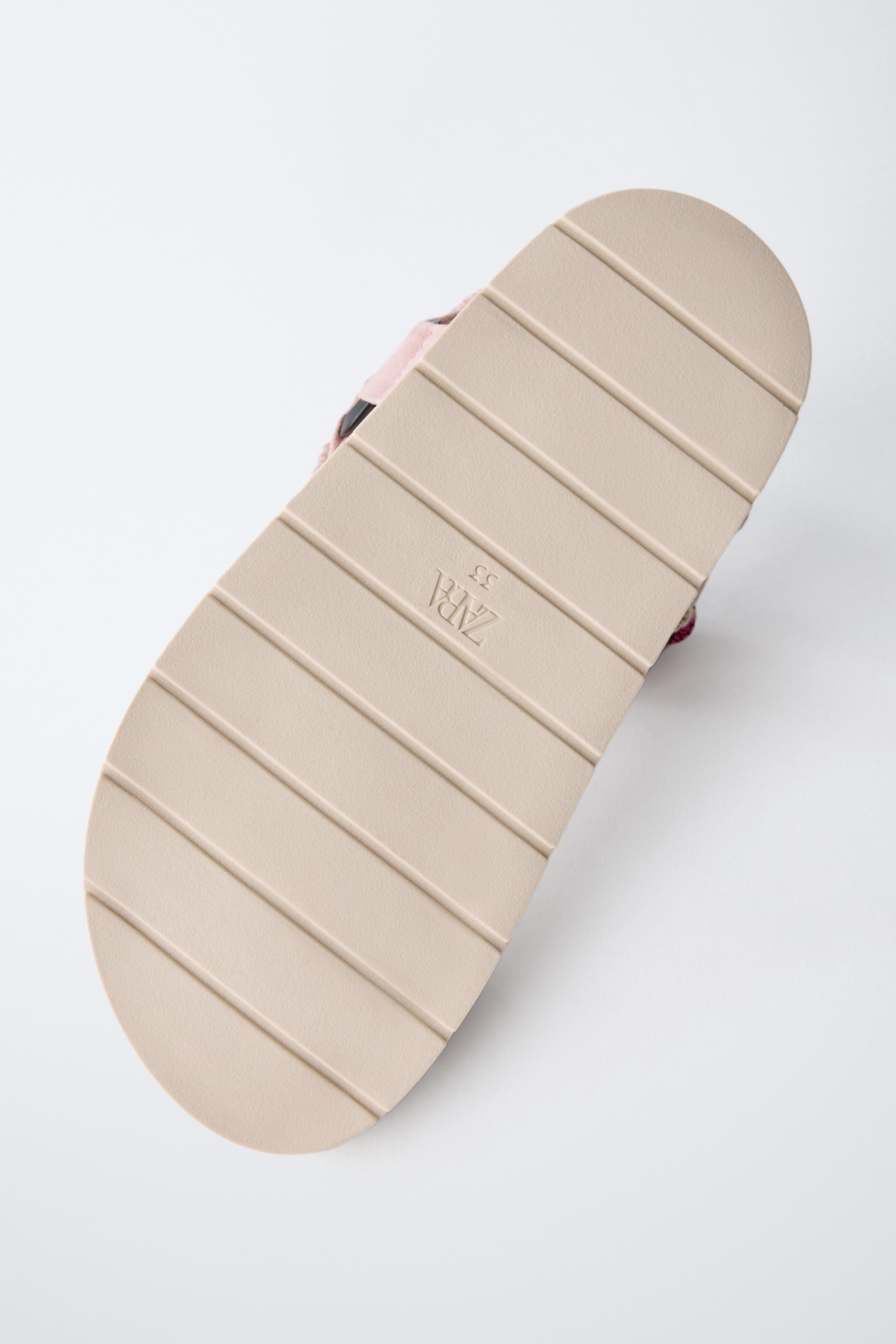 DETAILED CASUAL SANDALS