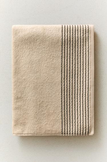 BATH TOWEL WITH PLEATED BORDER - Sand by Zara