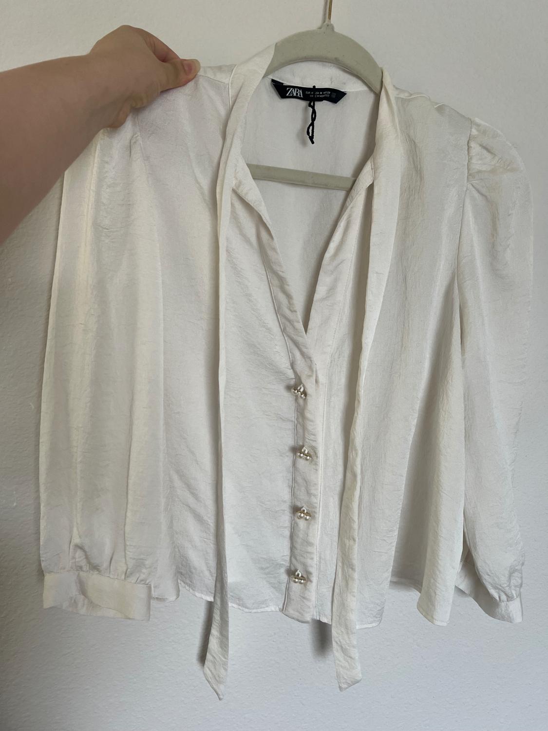 PEARL BUTTON BOW TOP