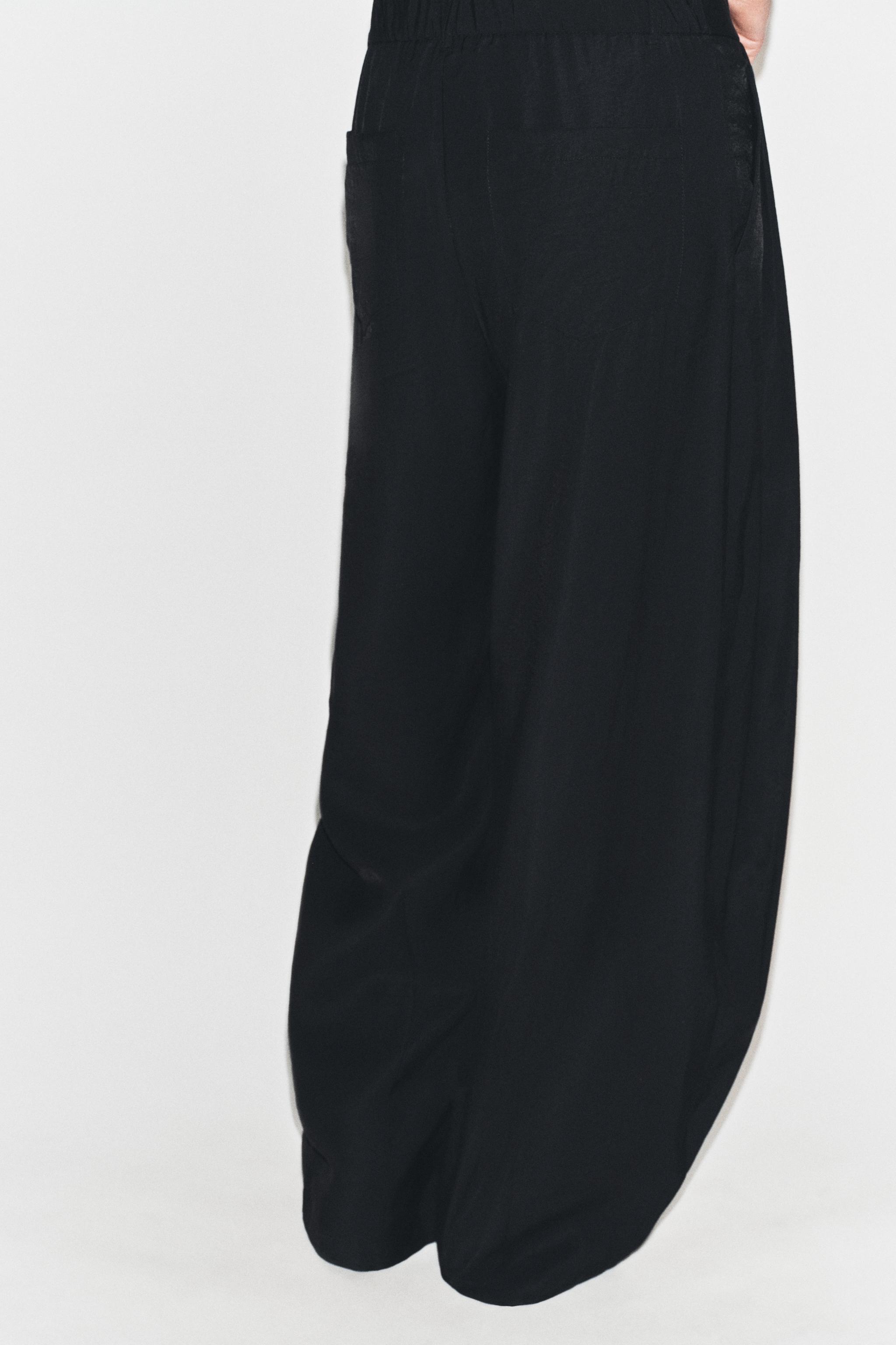 FLOWY PLEATED PANTS