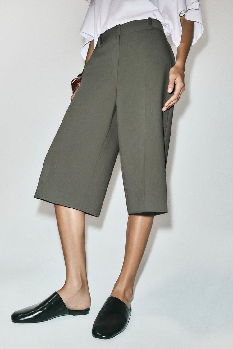 BERMUDA SHORTS WITH POCKETS