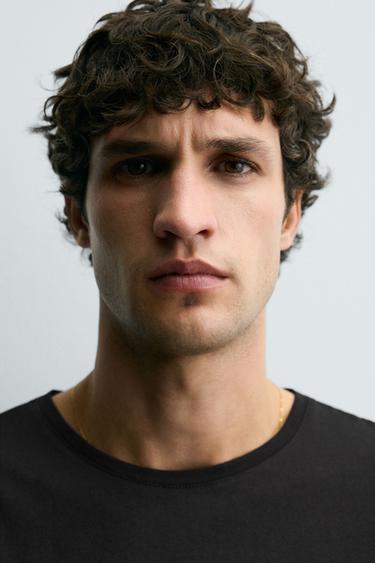 T-SHIRT BASIQUE SLIM FIT /01 - Noir de Zara - Image 4