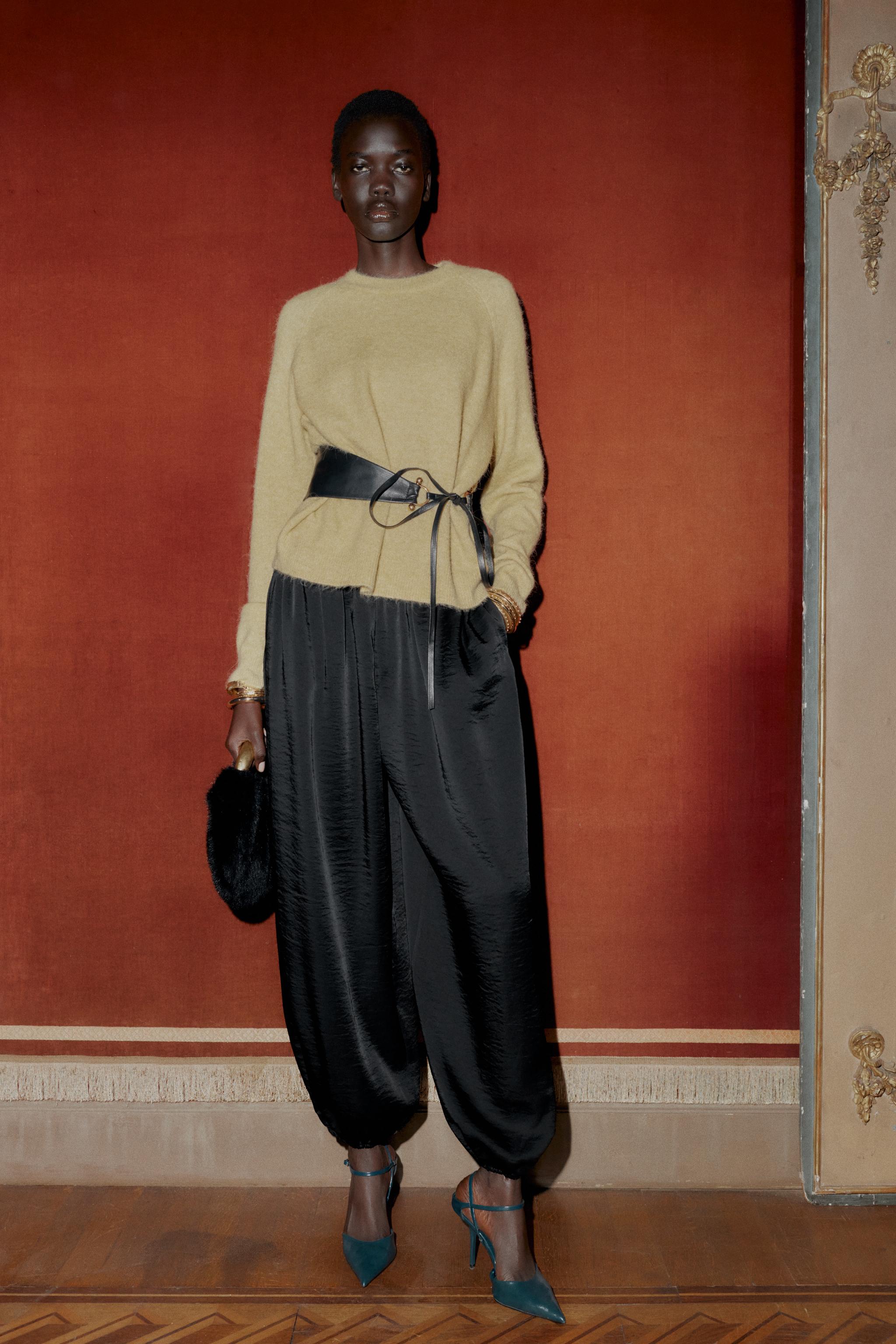 PANTALÓN BOMBACHO SATINADO Negro ZARA España - Main Image