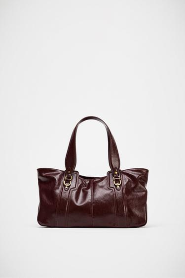 BOLSO DE HOMBRO DETALLES METÁLICOS - Rojo Burdeos de Zara