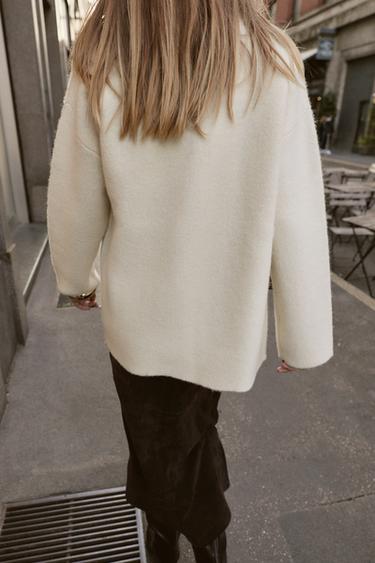 GILET EN MAILLE COL EN V - Écru de Zara - Image 2