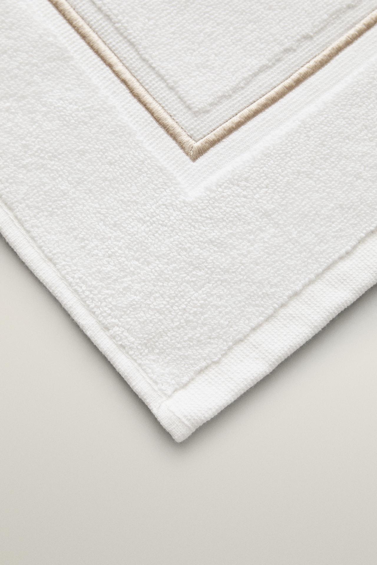 SCALLOPED BATH MAT — Beige