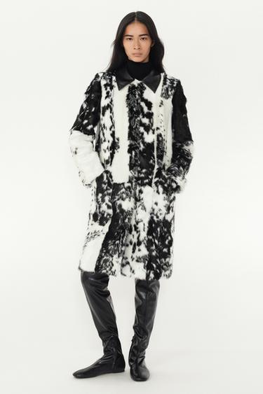 ABRIGO ESTAMPADO ANIMAL - THE ITEM ZARA WOMAN - Negro / Blanco de Zara