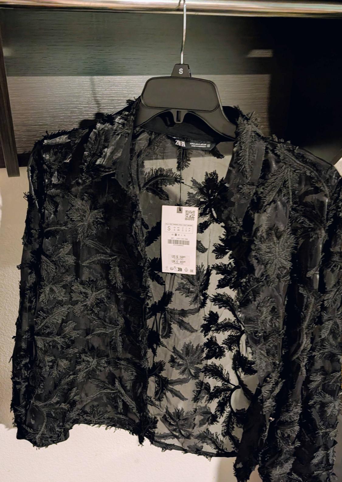 BLACK FEATHERY /SEE THREW LONG SLEEVE BUTTON UP SHIRT - Image 2