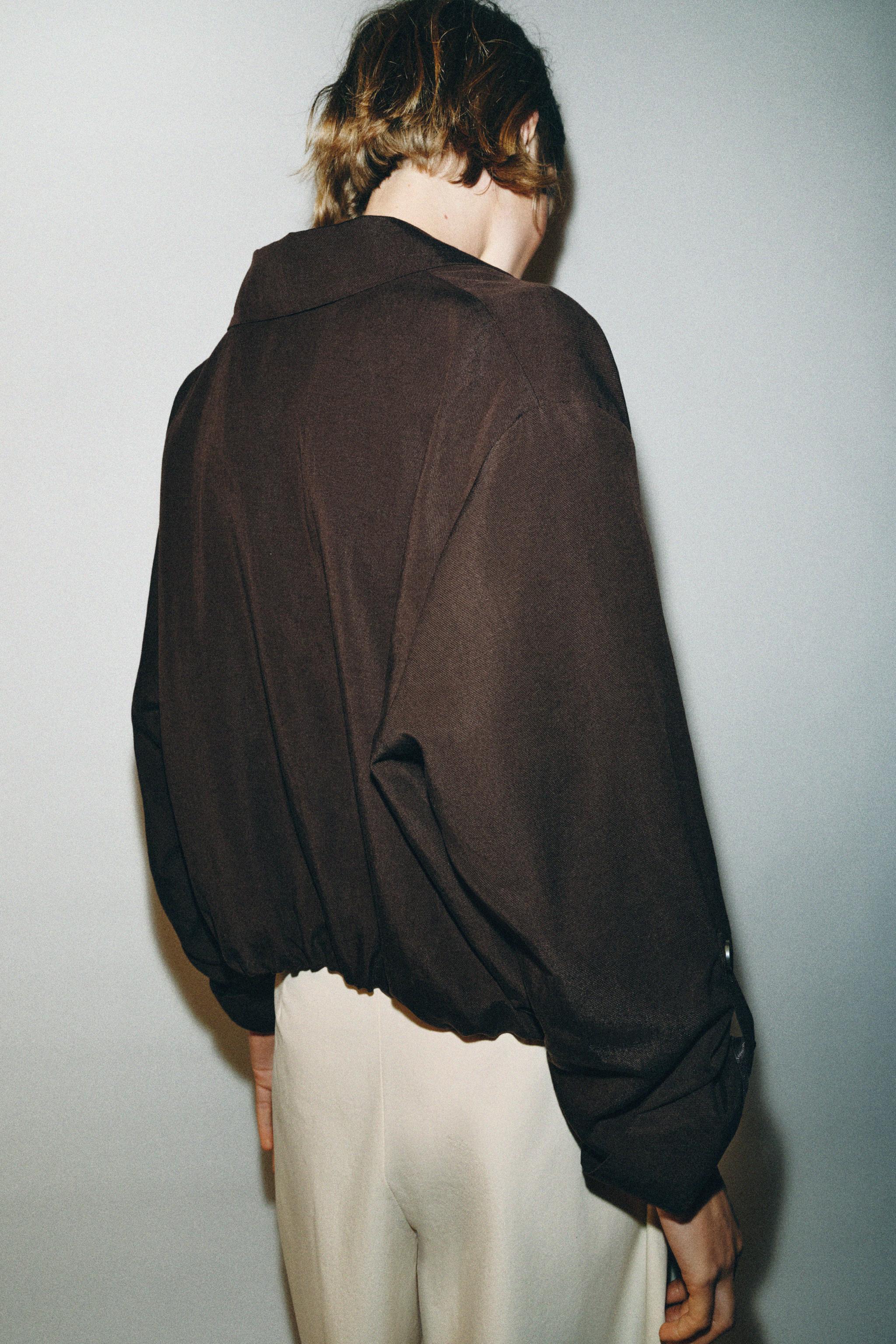 VESTE COURTE À BAS ÉLASTIQUE