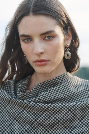 أقراط قطع إصدار محدود - ذهبي قديم الخاص بـ Zara