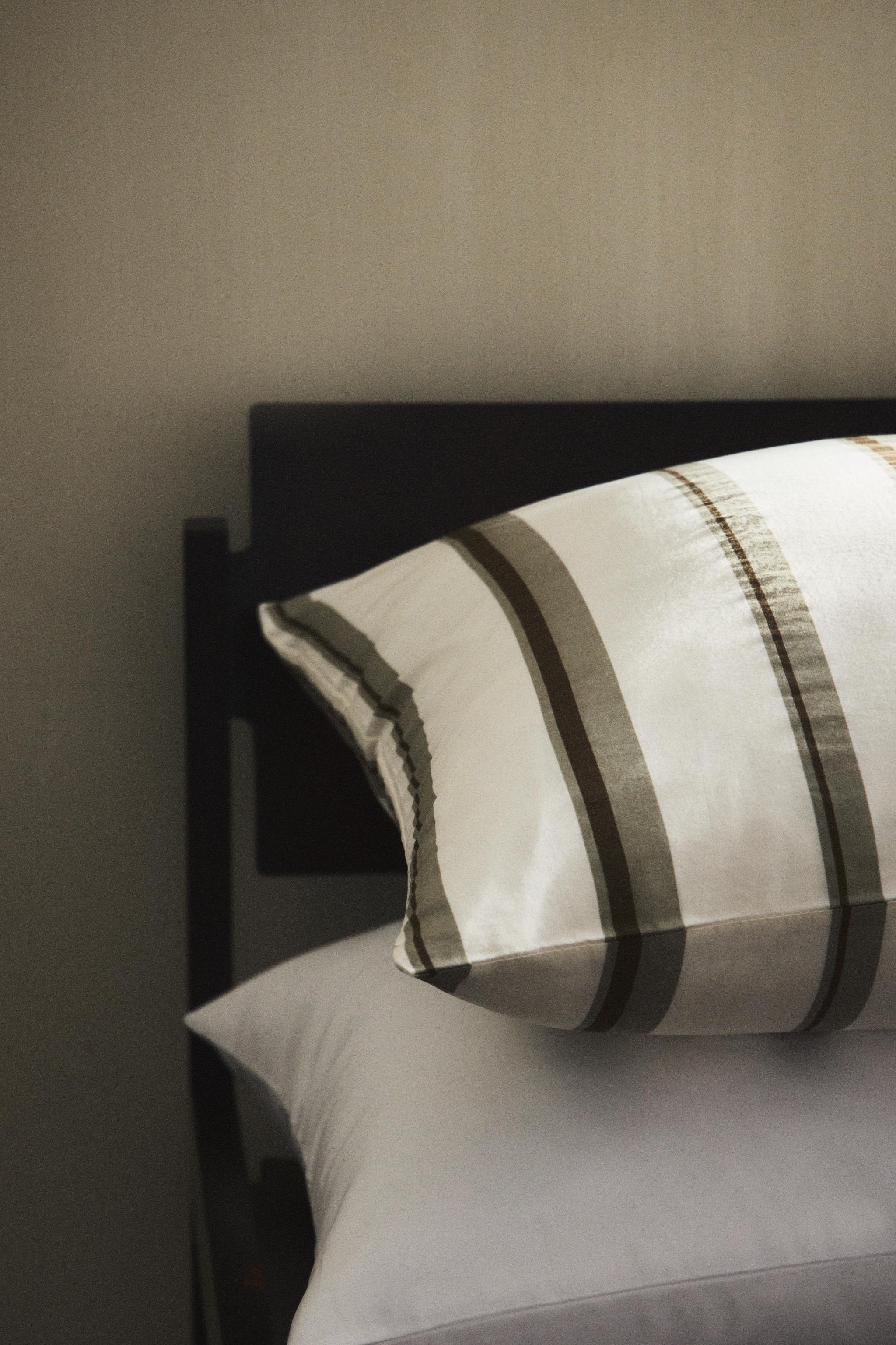 PERCALE COTTON PILLOWCASE WITH STRIPES (300 THREAD COUNT)