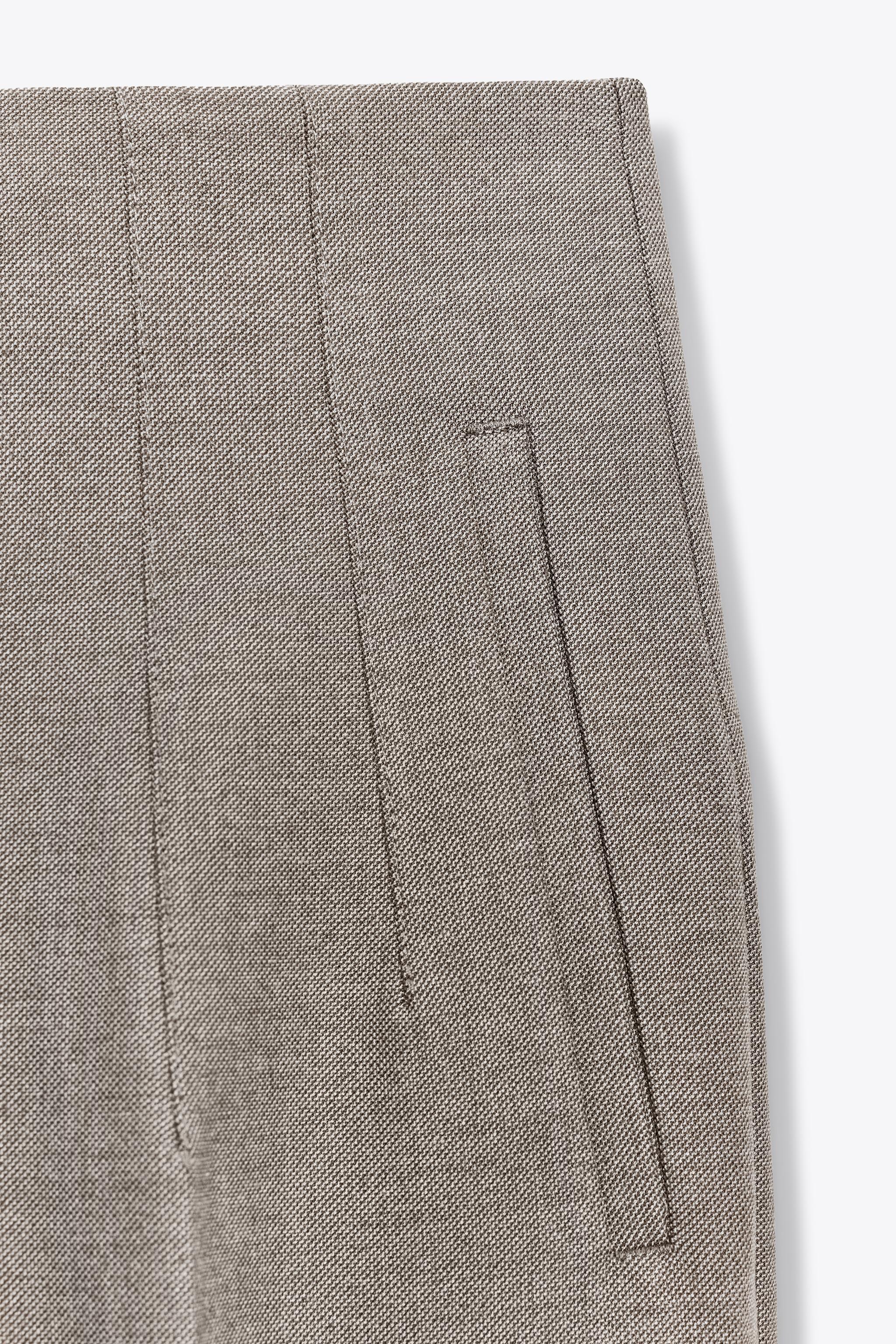 PANTS WITH A HIGH WAIST