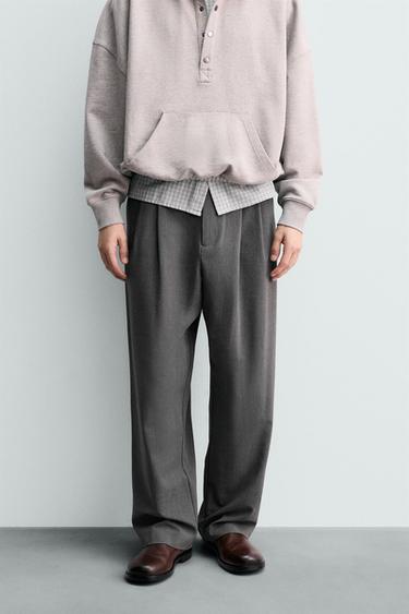 بنطلون WIDE FIT بثنيات - رمادي الخاص بـ Zara