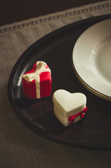 CHRISTMAS GIFT SALT AND PEPPER SHAKER SET - Red by Zara - Image 5
