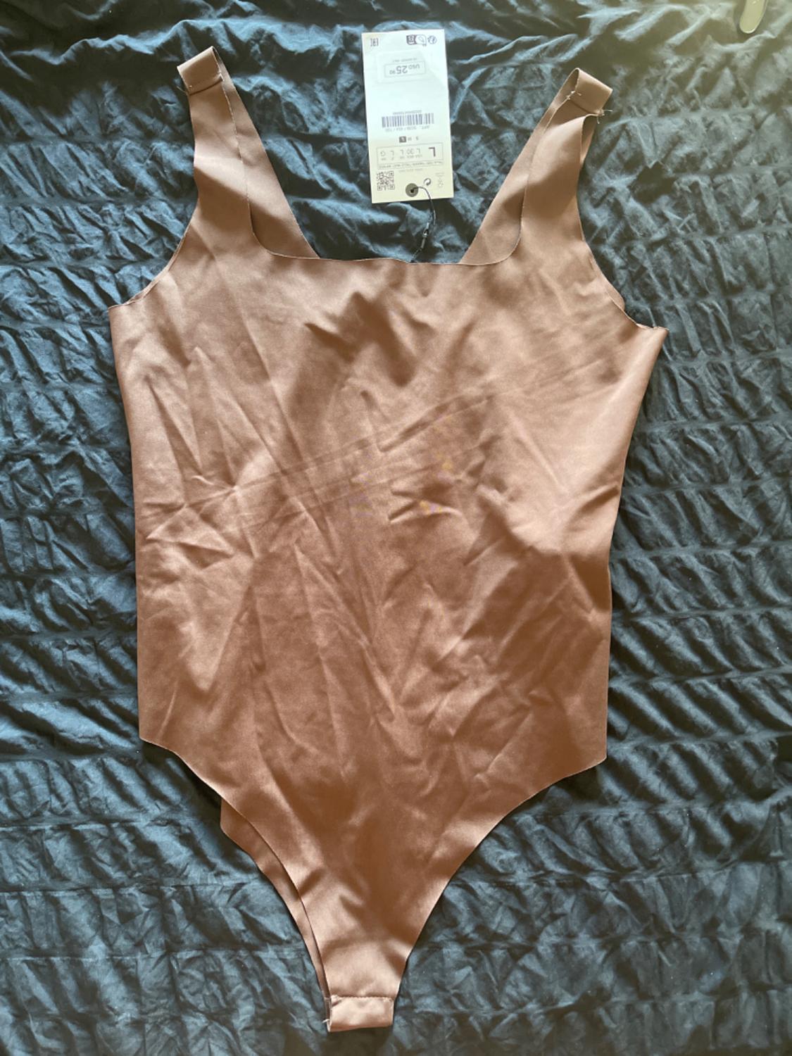 FITTED BODYSUIT