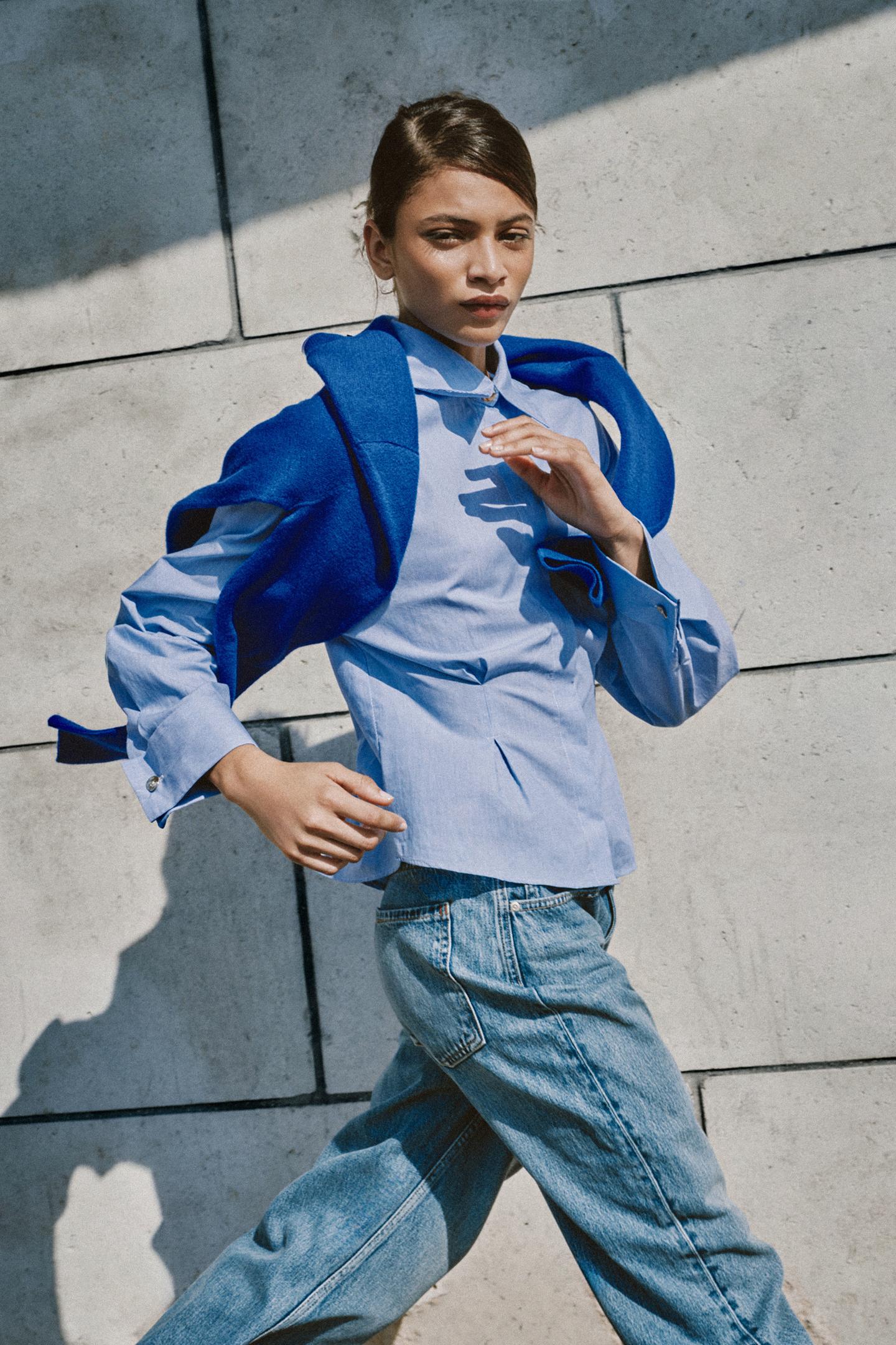 Женская рубашка Zara Darted Shirt with Turn-Up Cuffs, цвет: Синий / Белый — фото 5