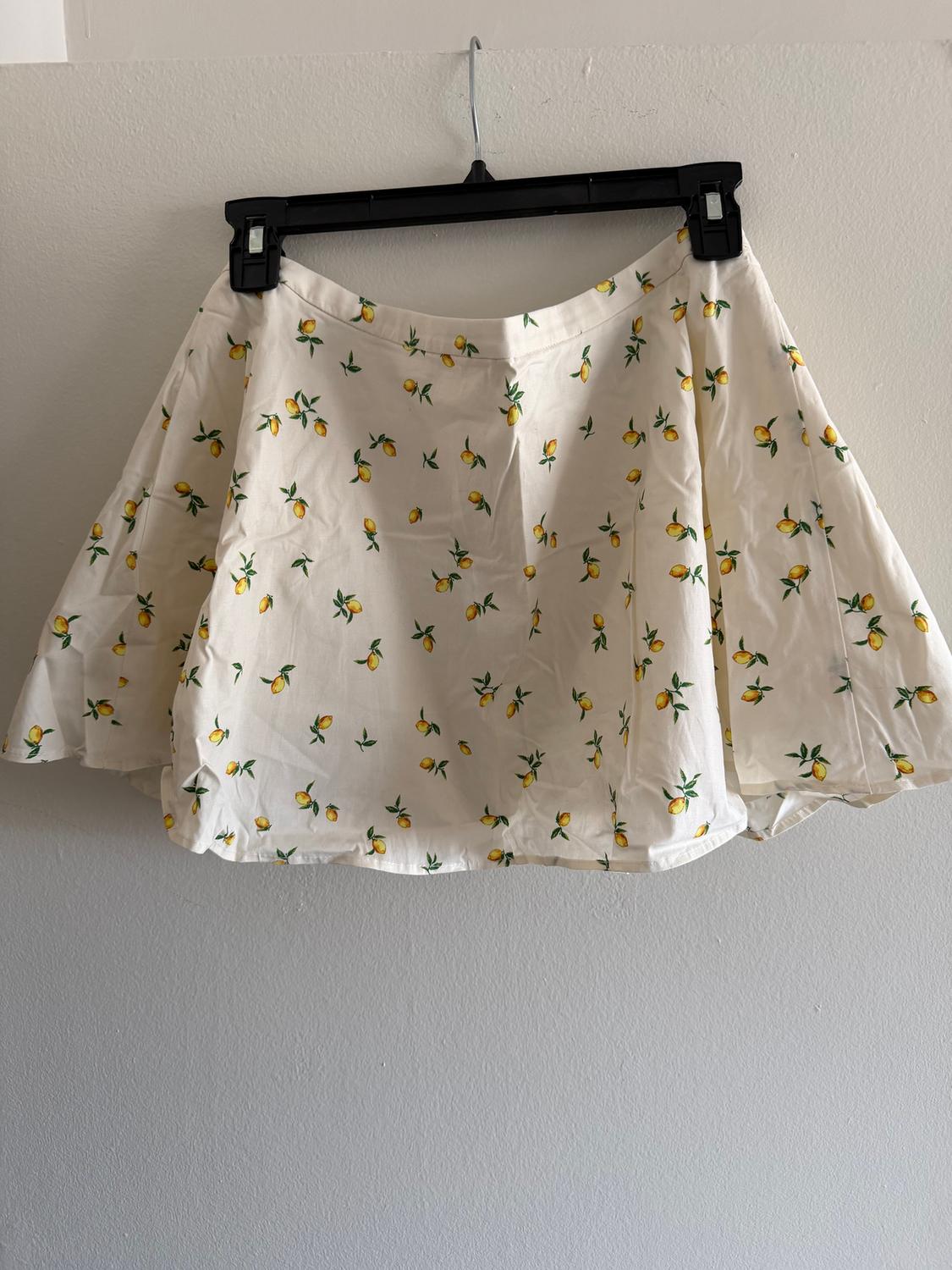 NEW MINI SKIRT - Image 2