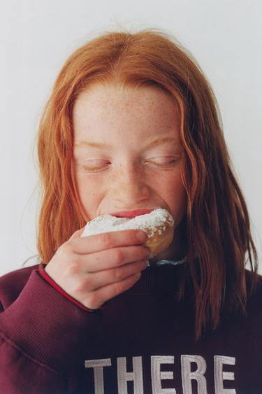 ΦΟΥΤΕΡ ΜΕ ΚΕΝΤΗΜΕΝΗ ΕΠΙΓΡΑΦΗ - Κόκκινο Βουργουνδίας του Zara