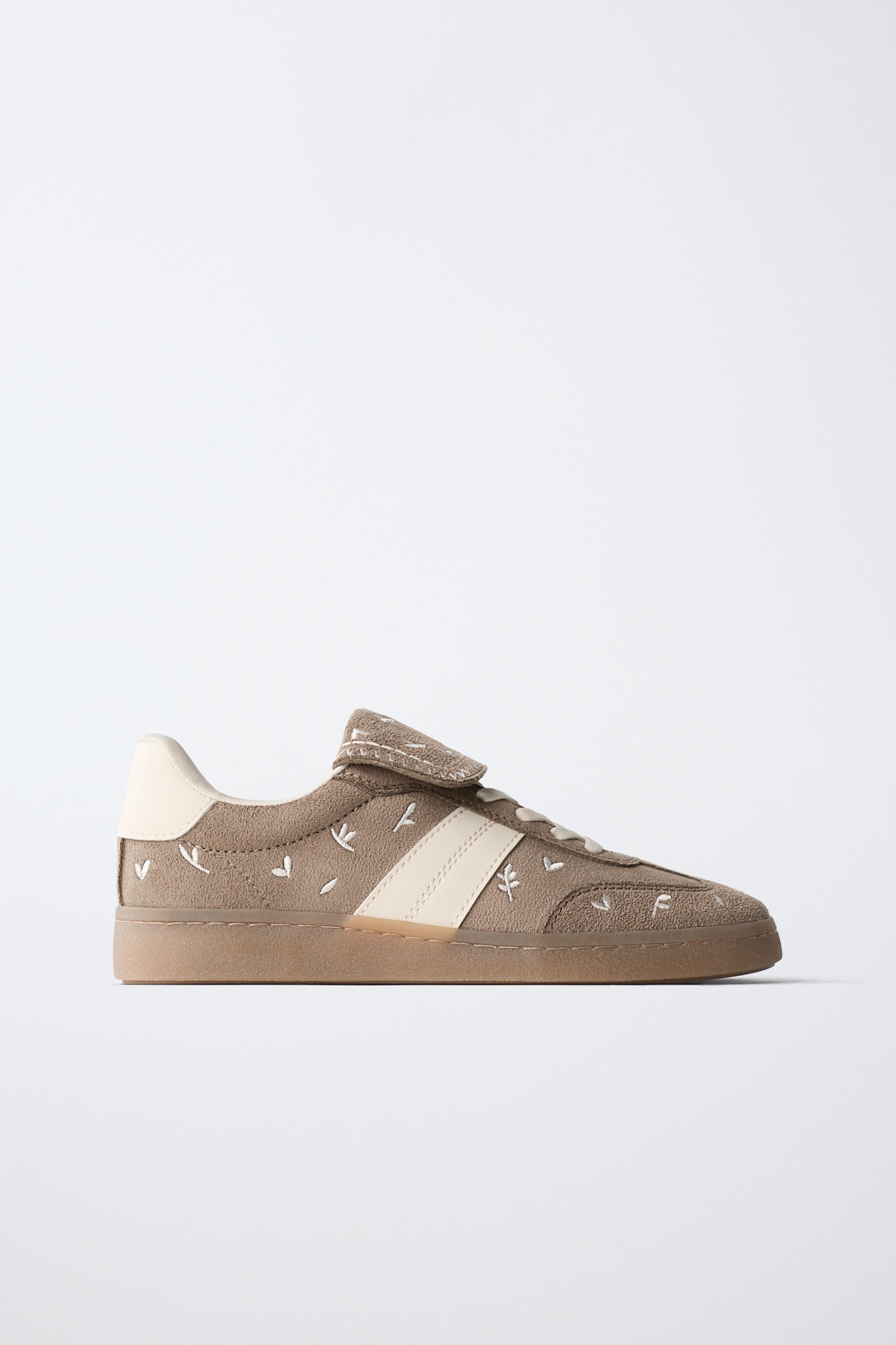 EMBROIDERED FLAP SNEAKERS — Brown