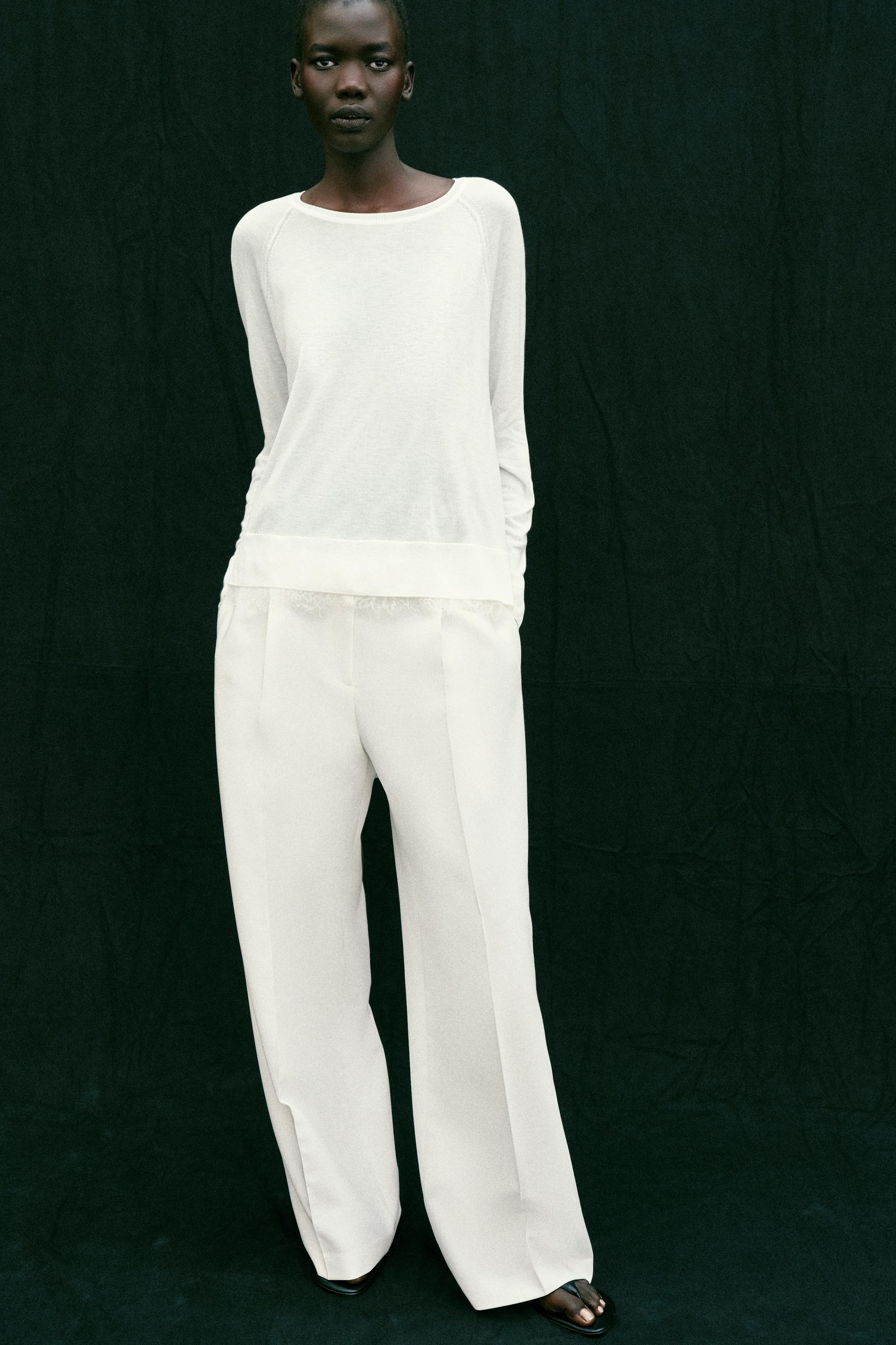 PULL EN MAILLE AVEC DENTELLE